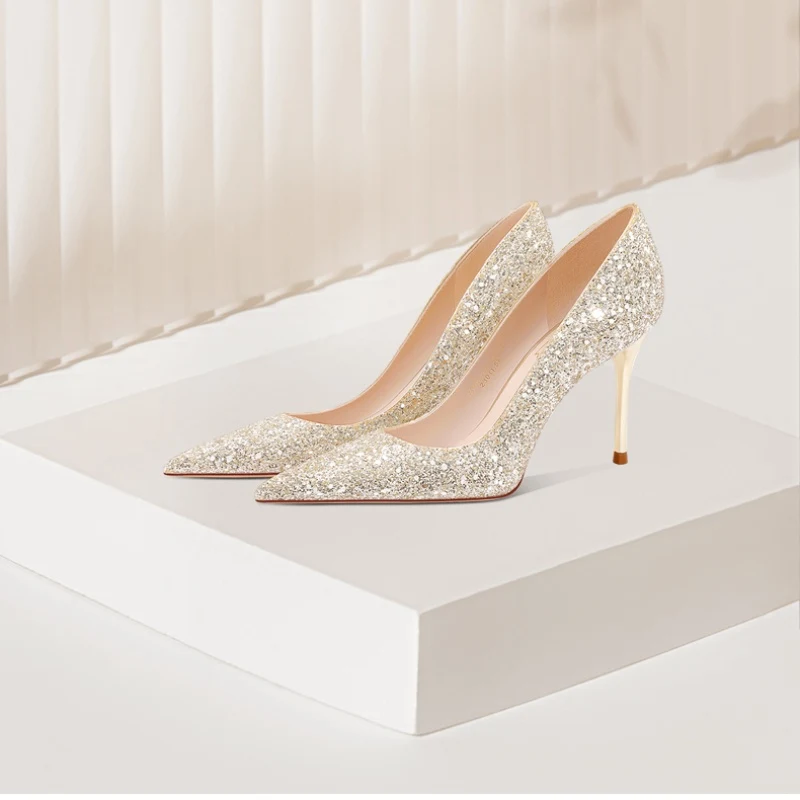 Chaussures de mariage dorées Champagne français pour femmes. Nouveautés automne et hiver, idéales pour les pieds non fatigués, confort exceptionnel.