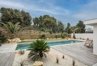 House with pool and terrace 8