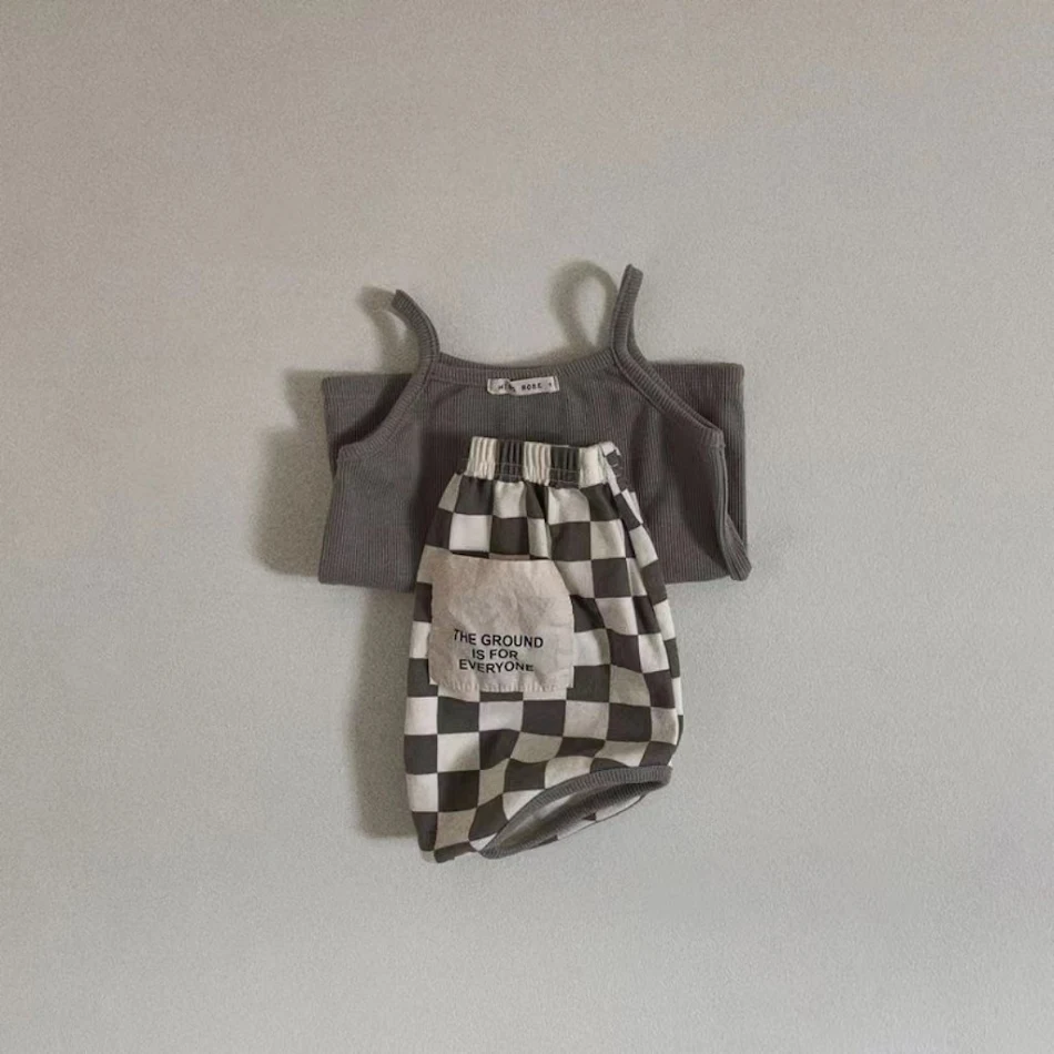 Kinderzomerpakje met top en korte geruite broek, splitbroek, tweedelige outfit voor kinderen, perfect voor warm weer
