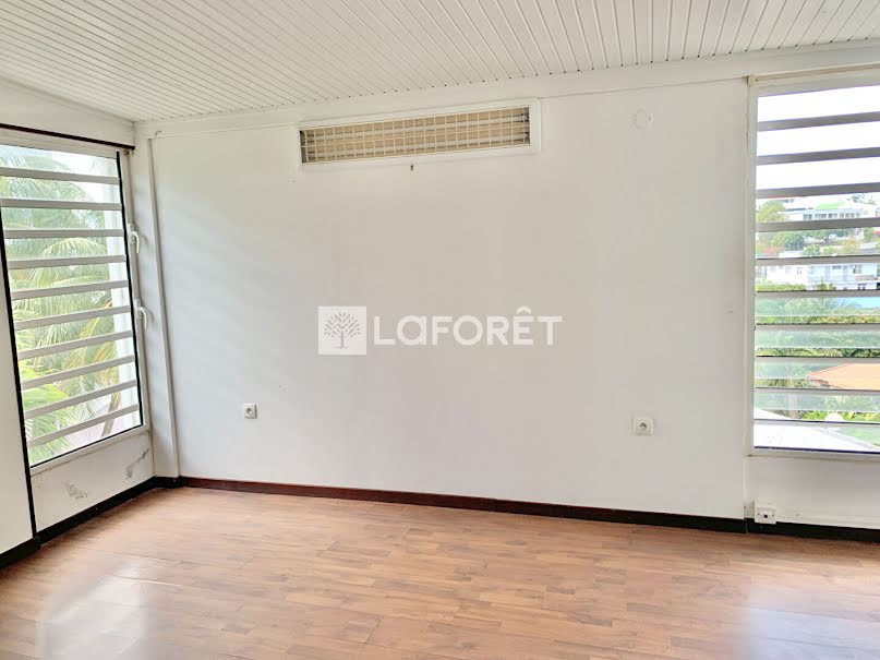 Location  locaux professionnels  82 m² à Fort de france (97200), 1 600 €