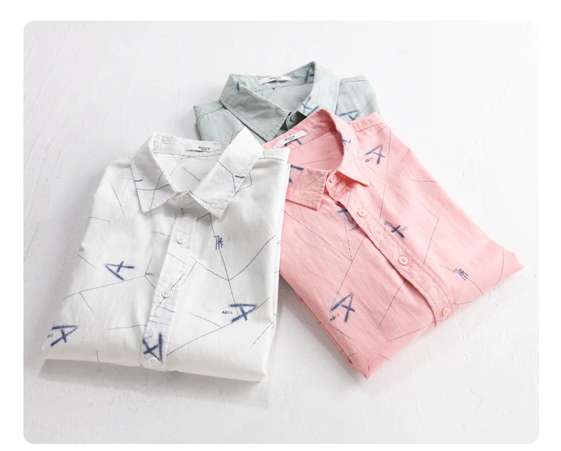 Title 8, Buchstabenbedrucktes, schlichtes Kurzarm-Shirt ...