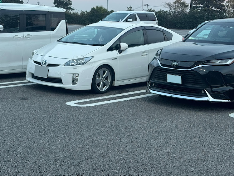 プリウスの30プリウス・zvw30・お別れは寂しいねに関するカスタム事例の投稿画像1枚目