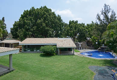 House with pool and garden 18