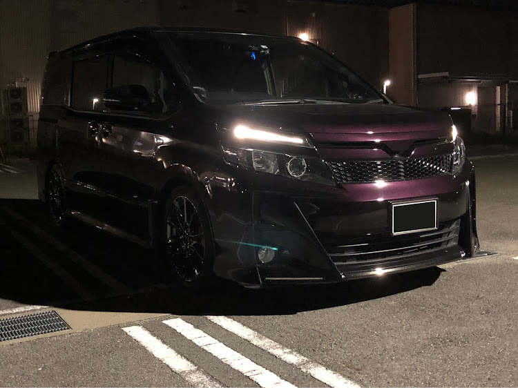 ヴォクシーのG's・フロント3way化・エルハウスに関するカスタム事例の投稿画像1枚目