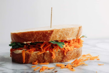 SPICY CARROT &amp; HUMMUS SANDWICH