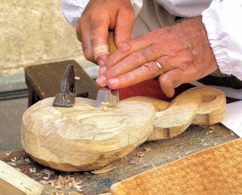 Le mani di un artigiano. di sangiopanza