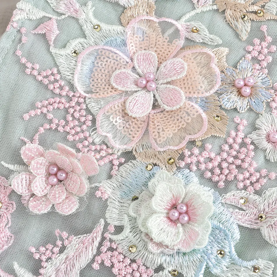 Robe une pièce en dentelle de maille pour petite fille, élégante et confortable, idéale pour les occasions spéciales. Un choix parfait pour votre enfant.