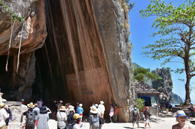 Visit the limestone rock of Khao Pin Kang