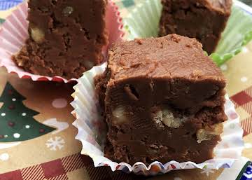 ~ Creamy Old Fashioned Walnutty Fudge ~