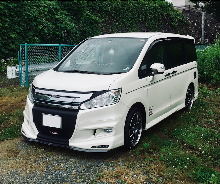 ステップワゴンスパーダのブルーさんが投稿したカスタム事例の投稿画像1枚目