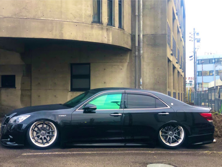 クラウンアスリートの広げようハの字の輪・クラウンアスリート210系に関するカスタム事例の投稿画像2枚目