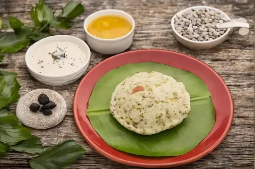 Rava Idli [3 Pieces] With Bombay Sagu Sambhar