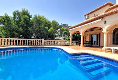 Property with pool 4