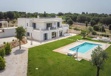 Villa with pool and garden 5