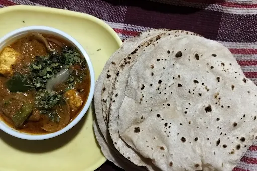 Kadai Paneer [250 Ml] With 4 Tawa Roti And Mixed Pickle