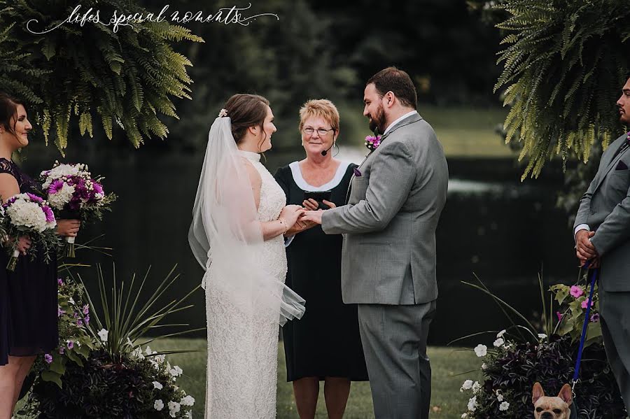 Wedding photographer Jenny Lynn Hughes (lifesspecialm). Photo of 21 March 2020