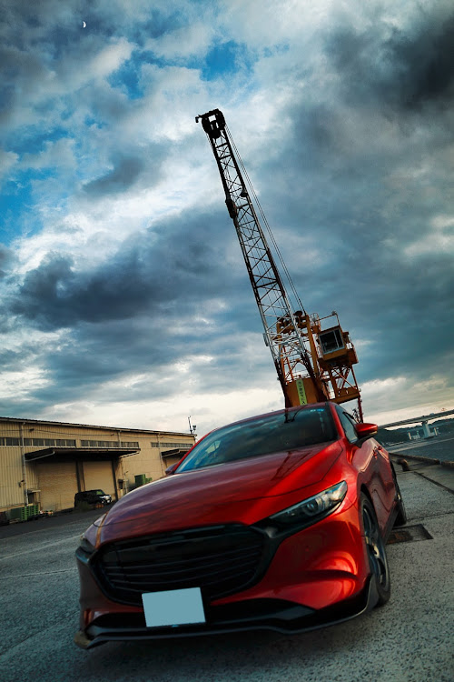 MAZDA3の広島・縦構図はいいぞぉ。・安倍さんのご冥福をお祈りいたします。・カメ活したいのに・ななみんに関するカスタム事例の投稿画像1枚目