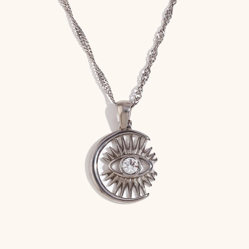 Colar de liga 18k com pingente de olho e strass, lua. Adicione um toque de brilho e mistério ao seu visual com este colar exclusivo.