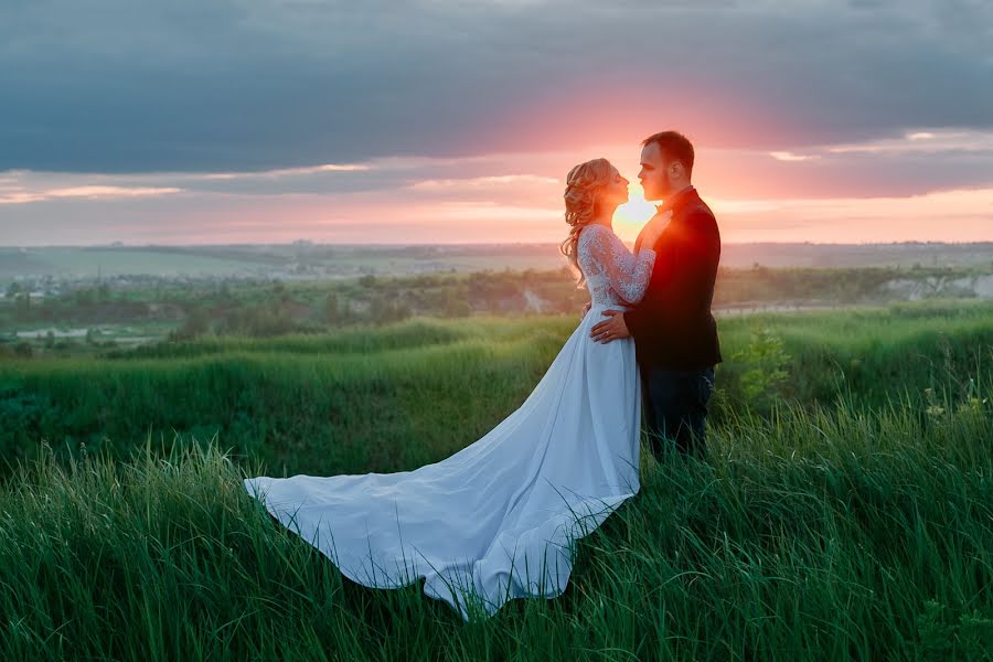 Fotógrafo de casamento Aleksey Monaenkov (monaenkov). Foto de 3 de abril 2018