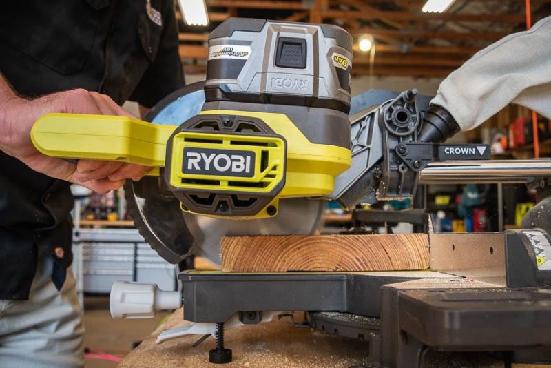 แท่นเลื่อยวงเดือน RYOBI CORDLESS 7 1/4-INCH MITER SAW 3