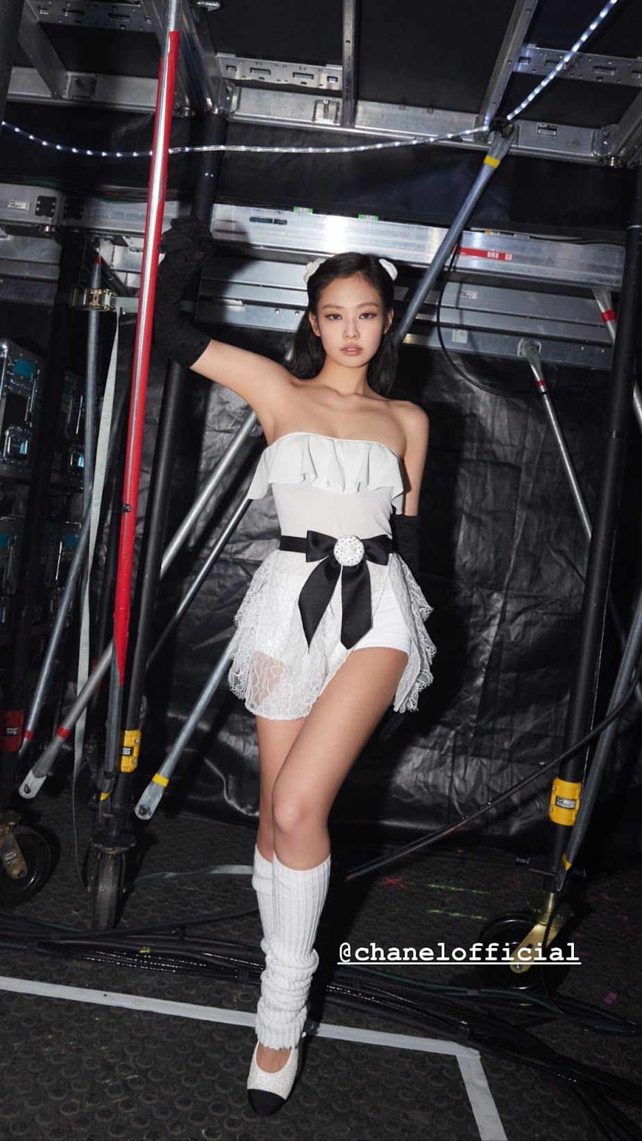 BLACKPINK's Jennie Not Wearing a Bra on Their Singapore Concert