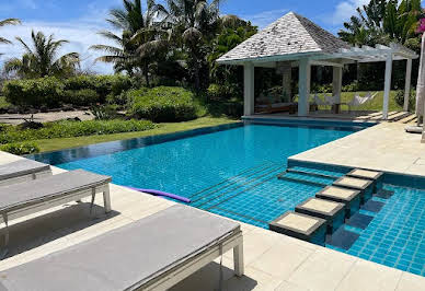 Villa with pool and garden 5