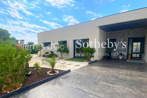 House with pool 1