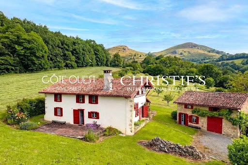 Farmhouse with outbuildings 1