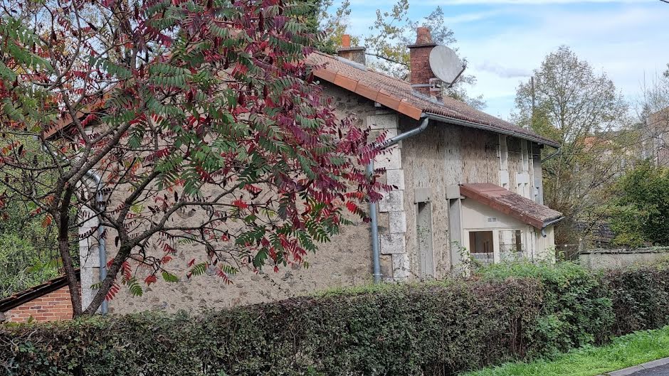 Vente maison 5 pièces 111 m² à Chassenon (16150), 152 250 €