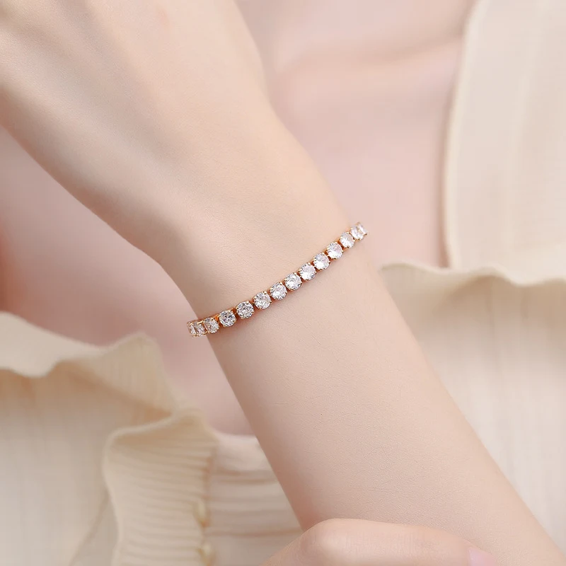 Bracelet femme diamant complet une rangée, un bijou étincelant pour sublimer votre poignet. Élégance et luxe assurés pour toutes les occasions.