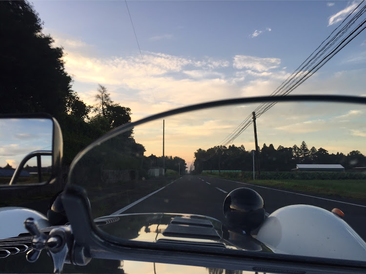 セブン 1700SSのワイドスペーサー25mmでの初ドライブ・愛犬病院・朝焼けと愛車・コロナに負けるなに関するカスタム事例の投稿画像4枚目