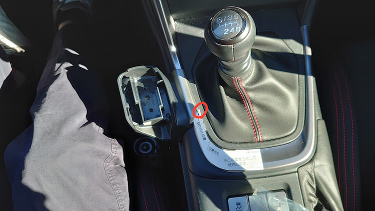 BRZのカーメイトモニターキャンペーン・GR86/BRZ専用ドリンクホルダー・BRZ専用ドリンクホルダーに関するカスタム事例の投稿画像5枚目