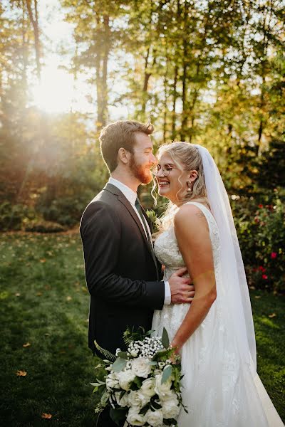 Wedding photographer Jamie Schroeder (hellolovely). Photo of 1 November 2023