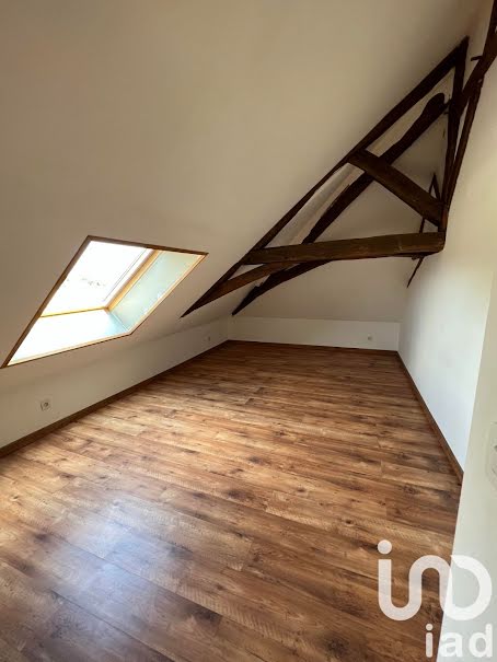 Vente duplex 5 pièces 98 m² à La Chartre-sur-le-Loir (72340), 64 900 €