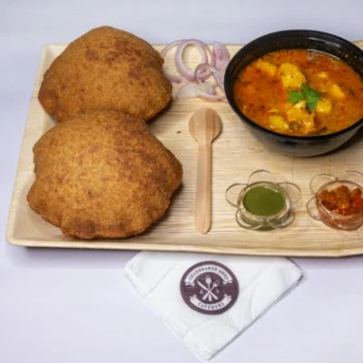 2 Bedmi Puri With Aloo Sabji