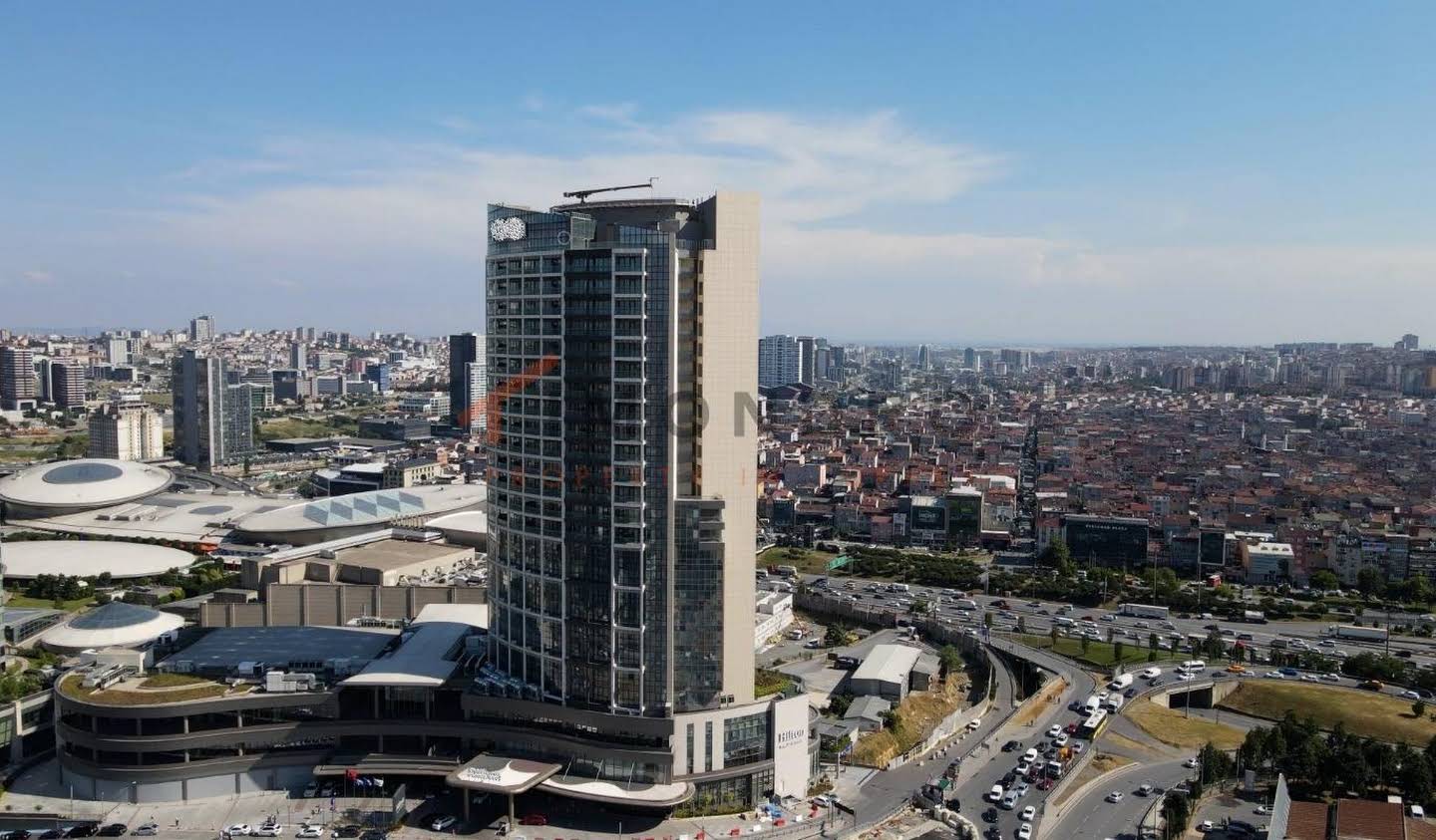 Apartment with pool Başakşehir