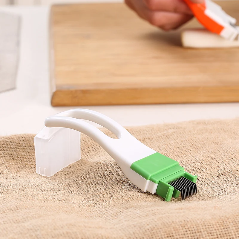 Uiensnijder met handvat voor het hakken van groene ui. Snel en eenvoudig groene ui snijden, ideaal voor dagelijks gebruik.