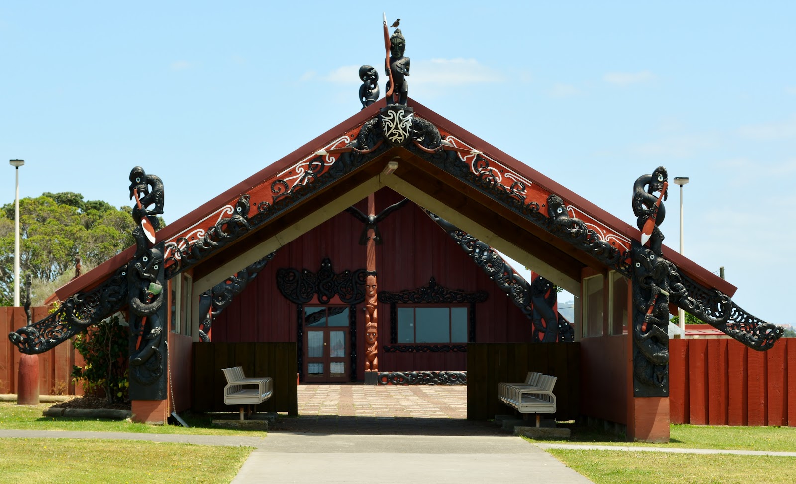 File:Whenua Ranratira,Orakei Marae (12023071354).jpg - Wikimedia ...