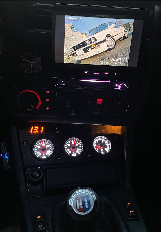 その他のE30・自作・三連メーター・パネルに関するカスタム事例の投稿画像1枚目
