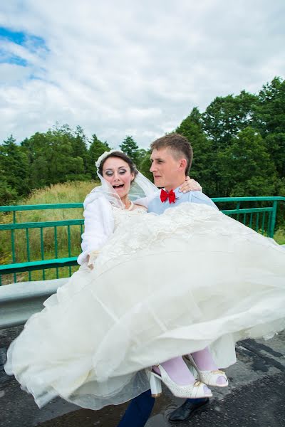 Fotógrafo de casamento Konstantin Malykh (happygo). Foto de 3 de agosto 2016