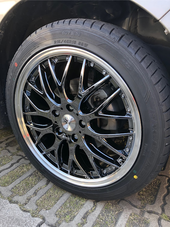 ヴォクシーのカーポートマルゼン枚方店・ホイール交換・ロクサーニ マルチフォルケッタに関するカスタム事例の投稿画像2枚目