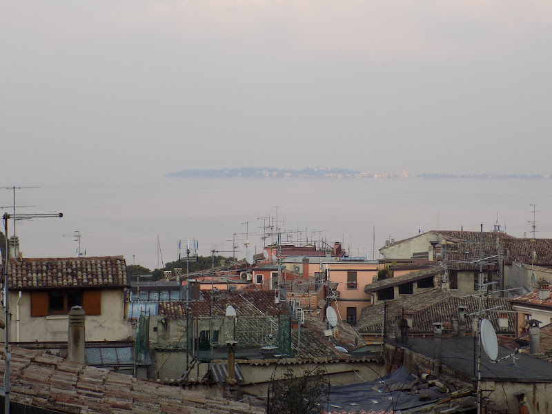 Vista sul lago di Deni