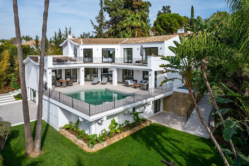 Modern white villa with swimming pool in this luxury villa for sale in Estepona ($3,067,470 - 352 m²)