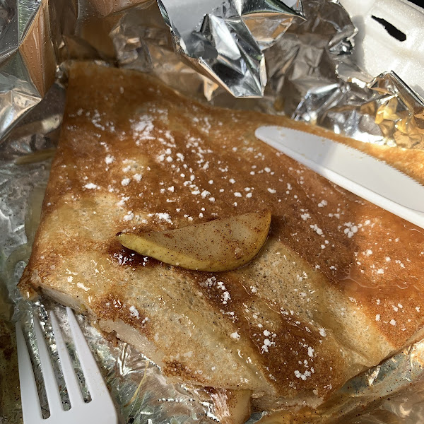 my cinnamon maple pear crepe (to go) 😍