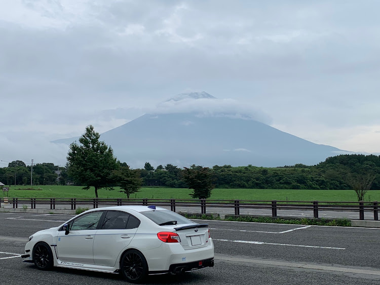 WRX STIの富士山とコラボ・コメント&イイねありがとうございます🙏・生憎の☂・いつかリベンジをに関するカスタム事例の投稿画像2枚目