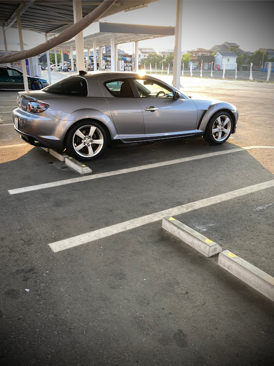 RX-8のマツダ・洗車した！・暑いに関するカスタム事例の投稿画像1枚目
