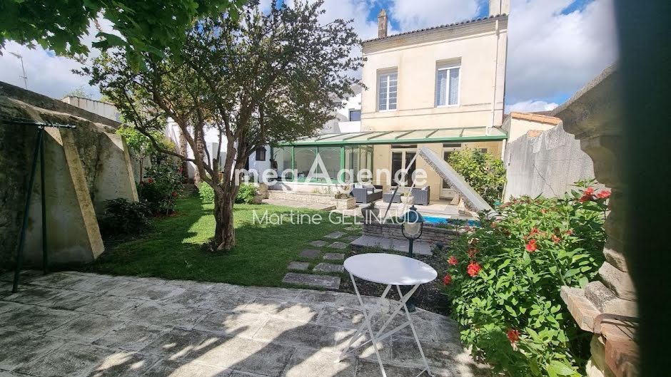 Vente maison 6 pièces 114 m² à Saintes (17100), 383 000 €