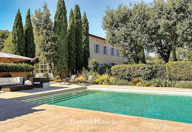 Maison avec piscine et terrasse 15