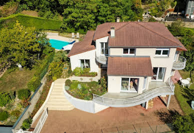 Maison avec piscine et terrasse 15