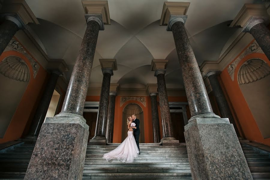 Fotógrafo de casamento Aleksey Averin (alekseyaverin). Foto de 4 de agosto 2017